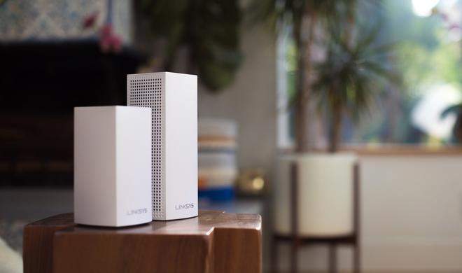 Der neue Linksys Velo AC1200 (vorne) im Größtenvergleich mit dem bereits vorhandenen AC2200 (hinten)