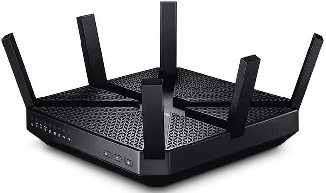 W-Lan-Router mit ausgeklappten Antennen