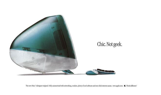 Motiv einer doppelseitigen Print-Anzeige zur Einführung des Apple iMac vor 20 Jahren.