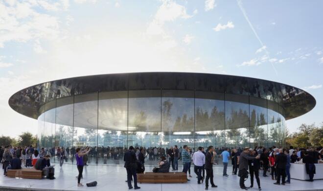 Steve Jobs Theater vor einem Event im September
