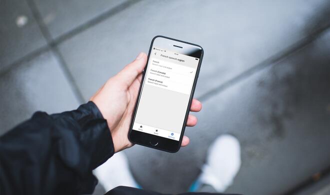 Googles Übersetzer spricht im harten aber charmanten Québec-Akzent.