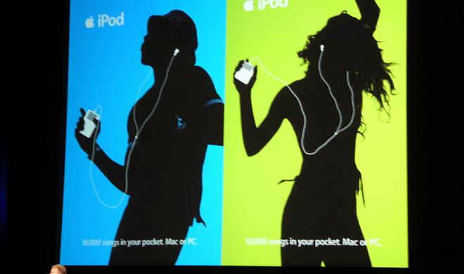 Im September 2004 präsentiert Phil Schiller bei der Apple Expo in Paris einen neuen iMac, aber auch das Erfolgsgespann aus iTunes, den iPod und den iTunes Music Store.