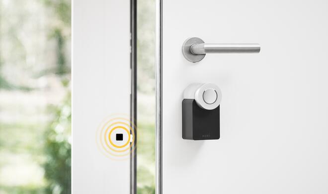 Nuki Smart Lock 2.0: Neu ist unter anderem der Türsensor, der erkennt, ob die Tür offen oder geschlossen ist.
