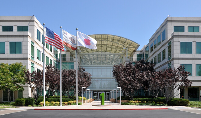 Apples Firmeneingang am Infinite Loop