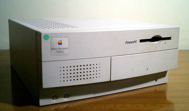 Welcher bekannte Astronom verklagte Apple?