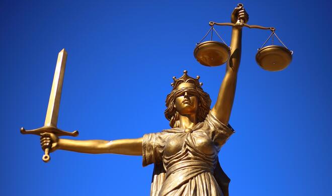 Justitia ist blind, aber steht Apple über dem Gesetz?