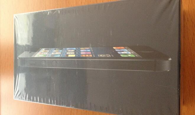 iPhone 5 in der Verpackung