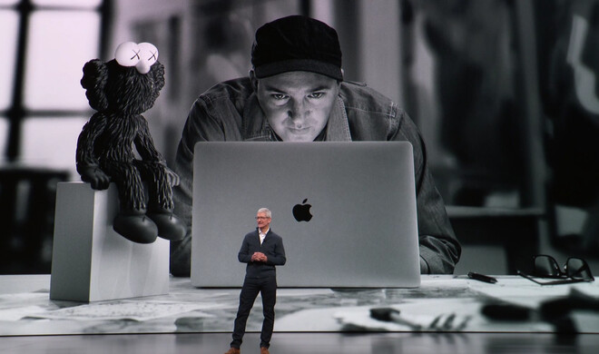 Tim Cook auf der Bühne von Apples Oktober-Keynote in der Brooklyn Academy of Music