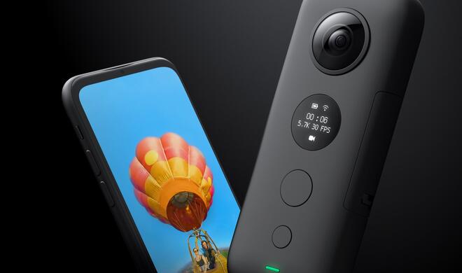 Alles an Bord: Die Insta360 One X besitzt ein Display sowie zwei Knöpfe, über die sich alle Aufnahmeeinstellungen vornehmen lassen. 