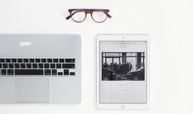 Eine Brille ist längst mehr als eine Sehhilfe. Sie ist ein modisches Accessoire. Bei Yun in Berlin finden Sie stylische Brillen – mit augenschonendem Blaulichtfilter.