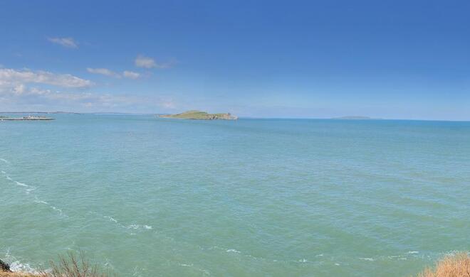 Panoramafotos
Panoramafotos können sogar noch deutlich breiter ausfallen als oben gezeigt und erfordern nur einen langsamen Schwenk über die Szenerie. Probleme gibt es aber gelegentlich bei bewegten Motiven und Personen, die während der...