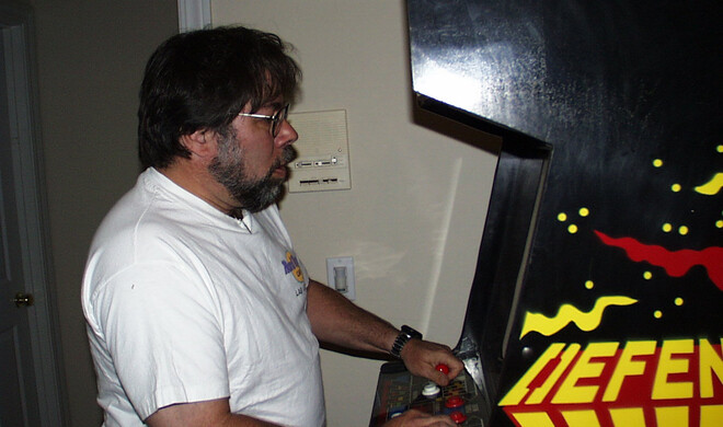 Steve Wozniak spielt Defender