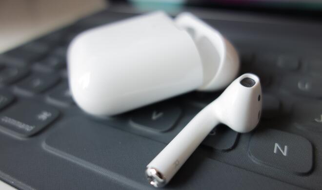 AirPods 2. Generation: Auf den ersten Blick gibt es keinen Unterschied zum Vorgängermodell, dennoch hat sich einiges getan…