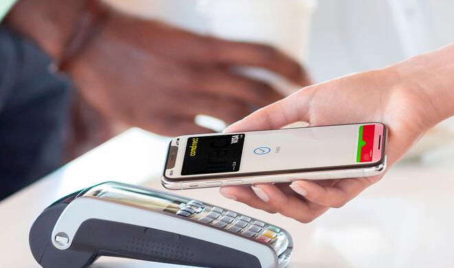 Apple Pay funktioniert an allen Kartenterminals, die kontaktloses Bezahlen unterstützen.