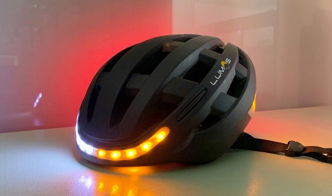 Leuchtet, blinkt und schützt vor Kopfverletzungen: Lumos Kickstart