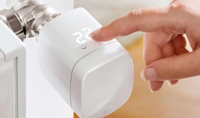 Drei bekannte Hersteller für Heizthermostate mit HomeKit-Anbindung  sind Eve, Tado und Netatmo. Auf dem Bild zu sehen ist die Eve Thermo Lösung.