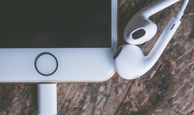 Musikwiedergabe vom iPhone am Mac an derselben Stelle fortsetzen funktioniert dank einer simplen Einstellung