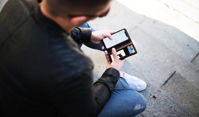 Das Wallet ist Portemonnaie und schützendes Case in einem.