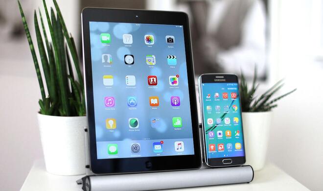 Sorgt für Ordnung: Das Udoq ist ein frei zu bestückendes Ladedock im schicken Apple-Alu-Look.