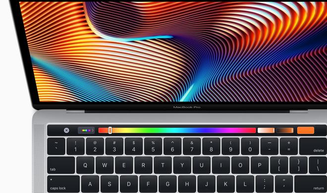 Das erneuerte 13-Zoll-Modell des MacBook Pro verfügt ab sofort auch über Touch Bar, Touch ID, T2-Chip sowie ein True Tone Retina Display.