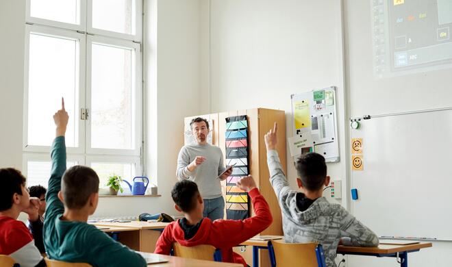 Lehrer Nick Kyriakidis hat für seine Schüler individuelle Lektionen mit Keynote entwickelt.