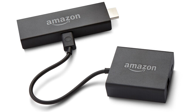 Fire TV Stick mit angeschlossenem Netzwerkadapter