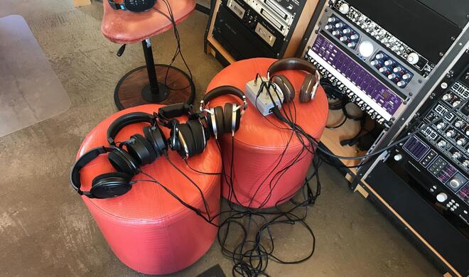 Kopfhörer im Testfeld
