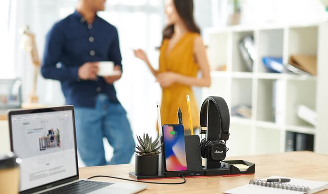 Der Desk Organizer hilft Ordnung zu halten.