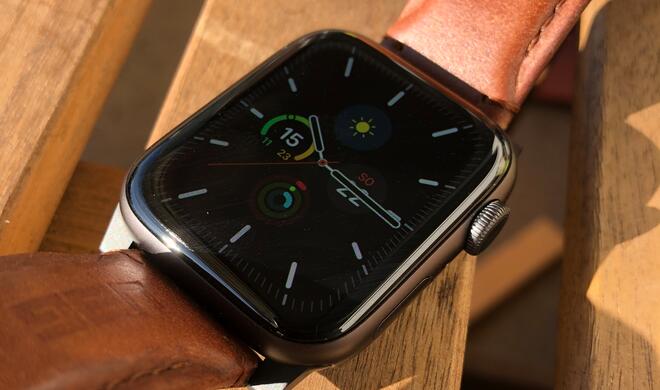 Unser Testgerät ist eine Series 5 in Space Grau und Aluminiumgehäuse in 44mm