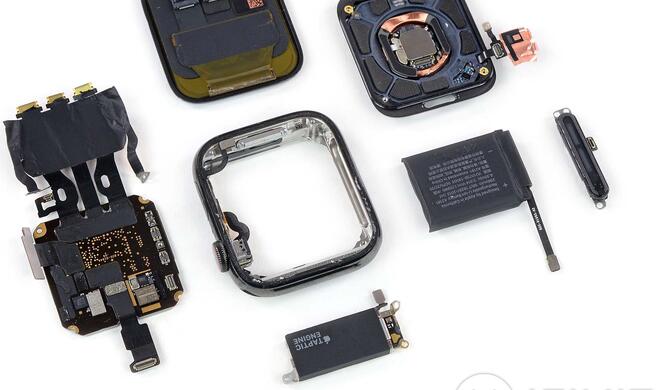 Die zerlegte Apple Watch Series 5