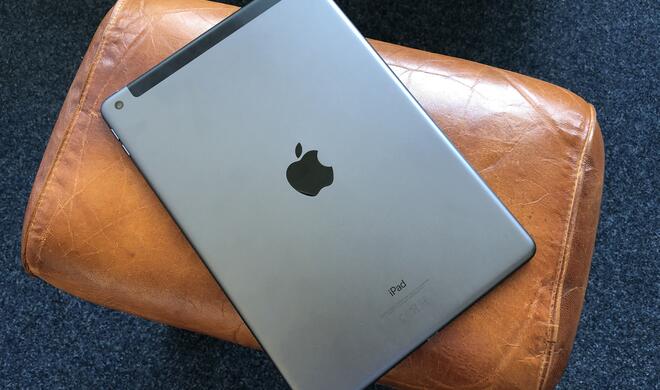 Das iPad ist äußerlich kaum vom iPad Air zu unterscheiden