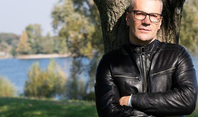 Kennt als gelernter Elektroinstallateur die „echte Maloche“: Autor Harald Darer.