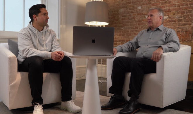 Jonathan Morrison mit Phil Schiller
