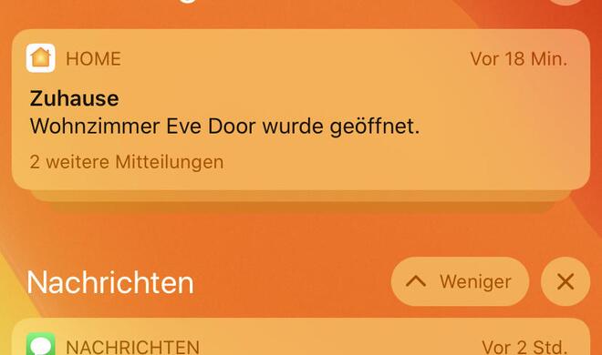 iOS kann Nachrichten in der Mitteilungszentrale gruppieren. Tippen Sie auf einen Stapel, um alle zu sehen. Wischen Sie seitlich zur Bearbeitung.