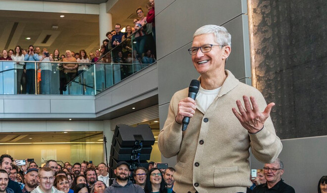 Tim Cook vor Mitarbeitern in Irland