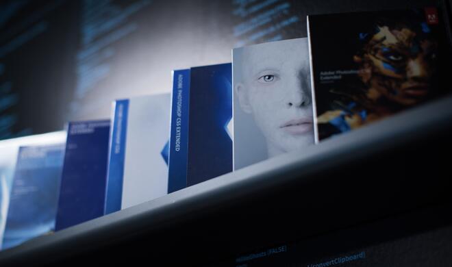 Photoshop CS 6 war eine der letzten Versionen der Bildbearbeitung, die man ganz klassisch im Karton mit Handbuch kaufen konnte.