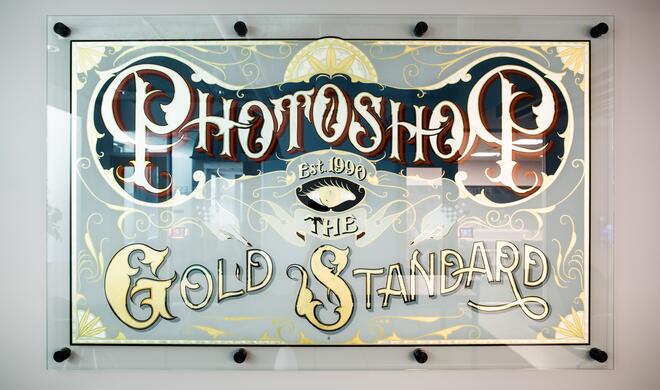 Selbstironische Auszeichnung, die Adobe sich gab: Photoshop Gold Standard - seit 1990.