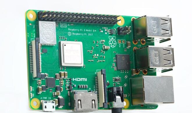 Am 14. März 2018 erscheint die finale Version des Raspberry Pi 3 als Raspberry Pi 3 Model B+ mit den vom 3A+ bekannten Spezifikationen wie 1,4 GHz Quad-Core ARMv8, W-LAN (2,4 und 5 GHz), Bluetooth 4.2 und Bluetooth LE sowie vier USB-Anschlüssen. Die Ethernet-Schnittstelle kann theoretisch Gigabit, wird aber vom USB-2.0 auf 300 Mbps begrenzt. Mit einem Aufsatz kann die Stromversorgung als Power-over-Ethernet erfolgen.