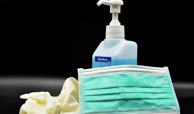 Schutzmasken-Spende - Symbolbild