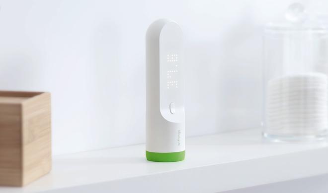 Das Withings Thermo ist ein modernes Schläfenthermometer.