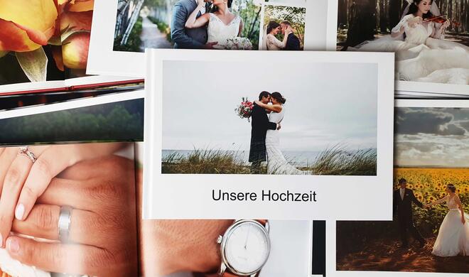 Ein schickes Hochzeitsfotobuch nimmt man auch nach Jahren noch gerne zur Hand.