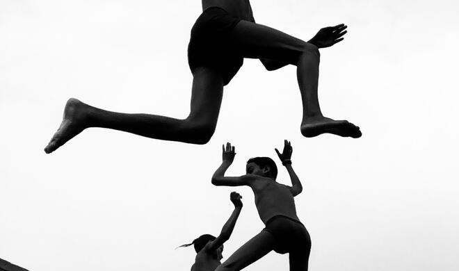 Photographer of the Year Granzd Prize für Dimpy Bhalotia und sein Foto „Flying Boys“