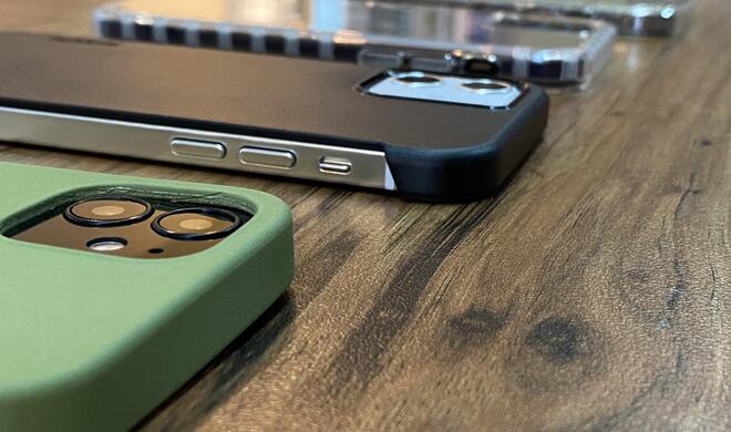 Die Dummy-Fotos stammen womöglich von einem Hüllenhersteller, sodass diese stets zu sehen sind.