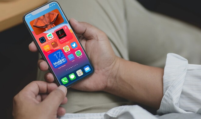 iOS 14 ermöglicht das weitreichende Anpassen des Homescreens über Widgets.