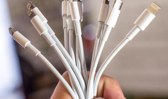 Die meisten Menschen dürften eher mit der Qual der Wahl als einer Knappheit der Lademöglichkeiten für ihr iPhone zu kämpfen haben.