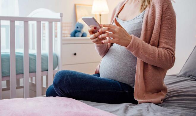 Die richtigen Apps begleiten deine Schwangerschaft sinnvoll.