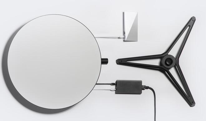 Starlink-Starterset mit Antenne, Router und Montagematerial.