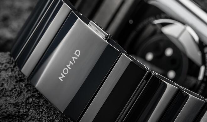 Apple Watch mit Gliederarmband von Nomad