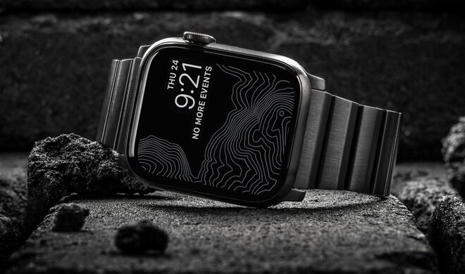 Apple Watch mit Gliederarmband von Nomad
