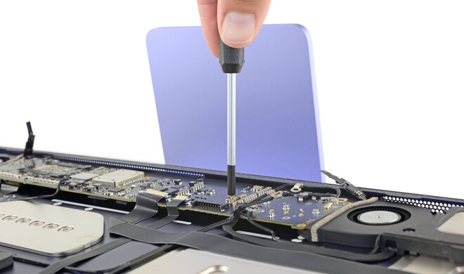 24&quot; iMac aufgeschraubt durch iFixit